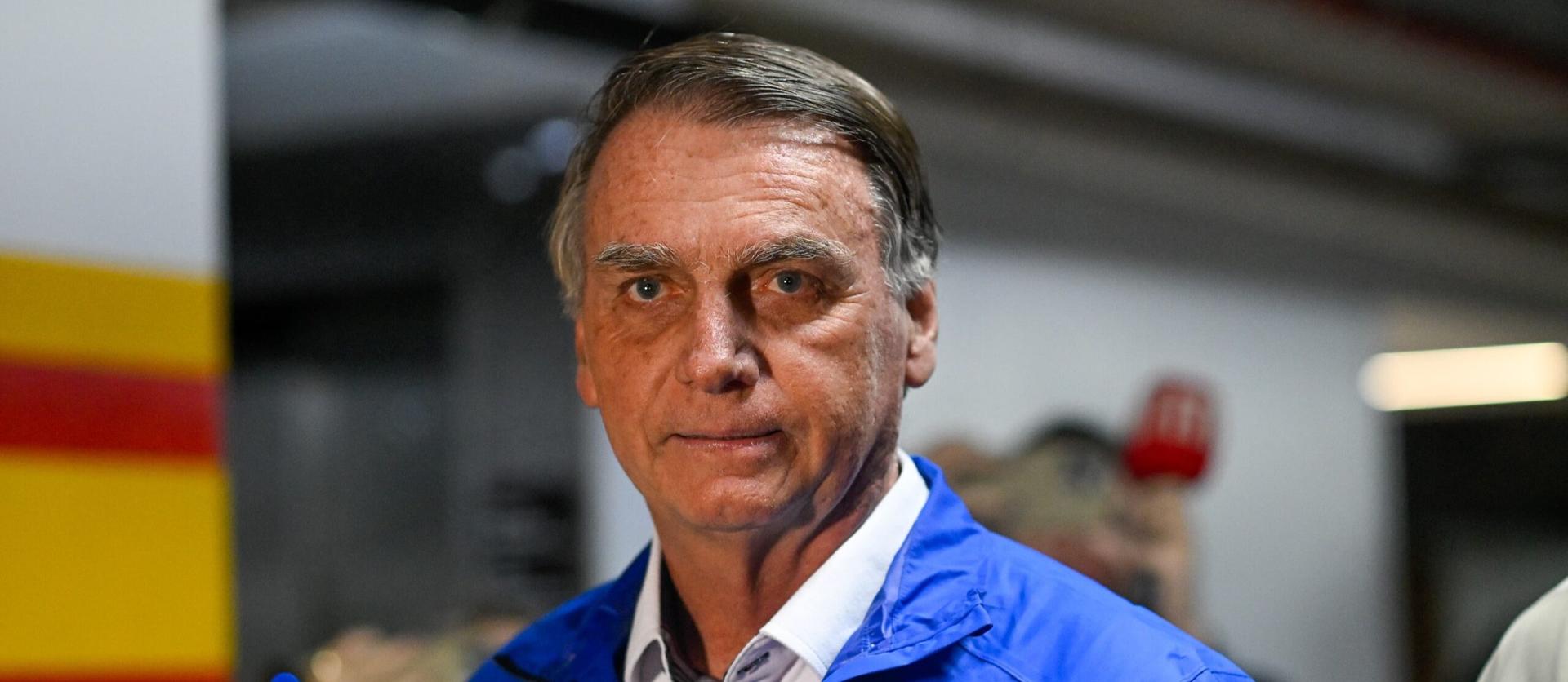 Bolsonaro tem prisão domiciliar decretada por Moraes