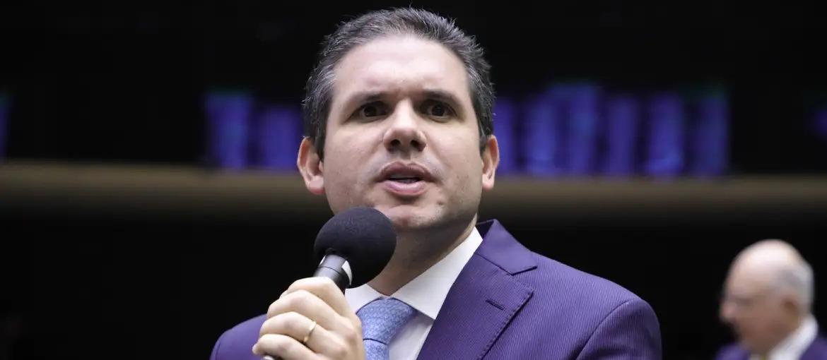 Hugo Motta elogia vídeo de Felca e promete levar projeto à pauta