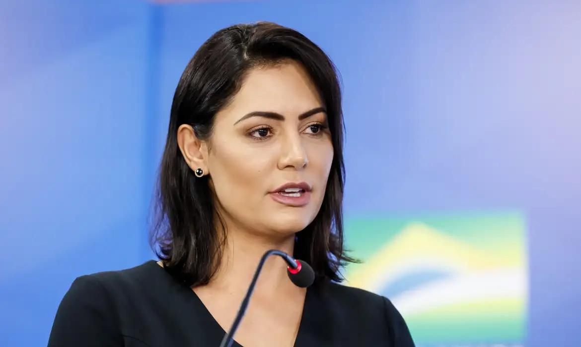 Michelle Bolsonaro vê malabarismo da Justiça e cita rapidez incomum: 'Querem nos destruir a qualquer custo'