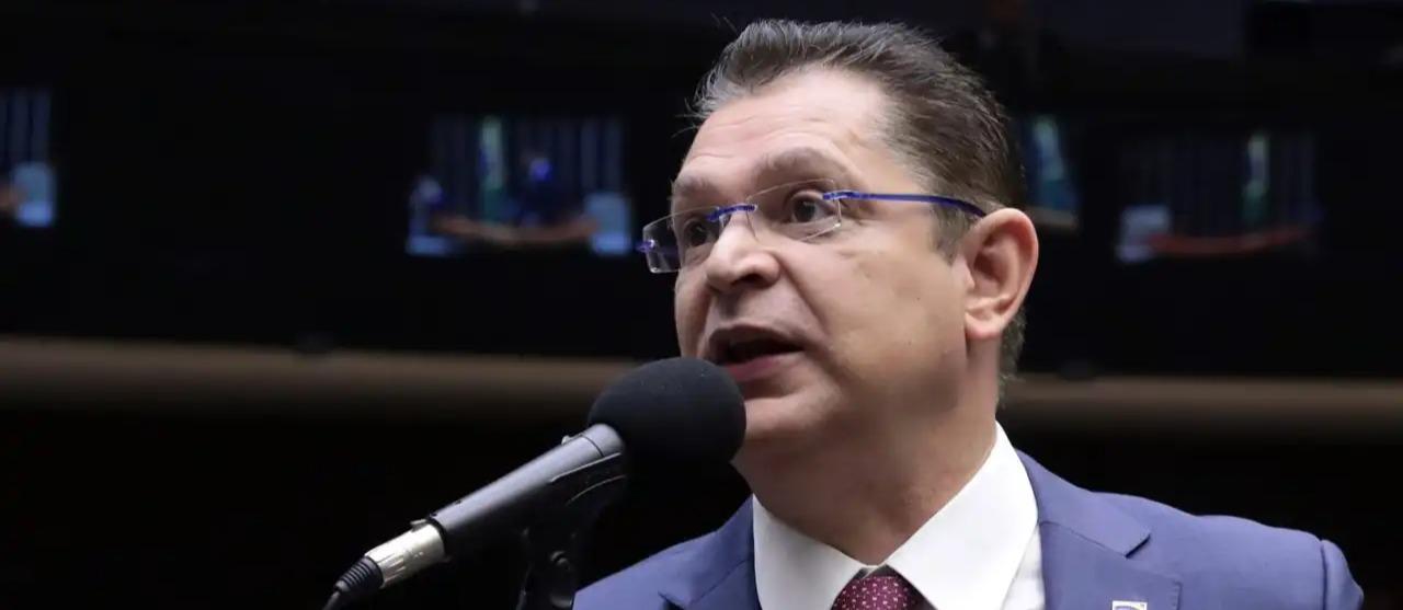 Líder do PL pede perdão a Hugo Motta sobre pauta da anistia