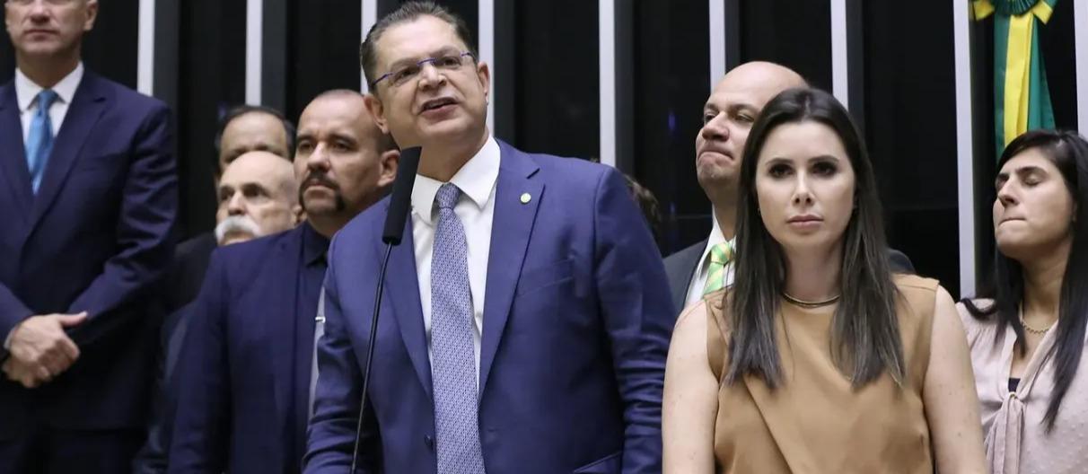 Governistas solicitam suspensão de deputados do PL em meio a crise política